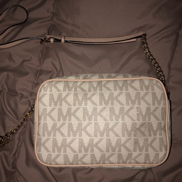 Michael Kors Large Jet Set Vanilla Crossbody - Picture 3 of 6